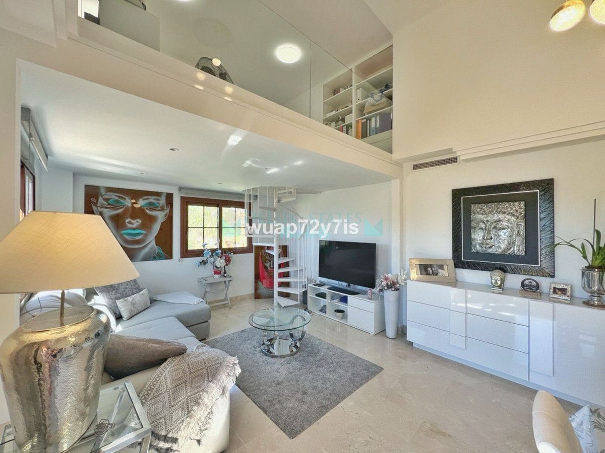 Penthouse for sale in Benahavis