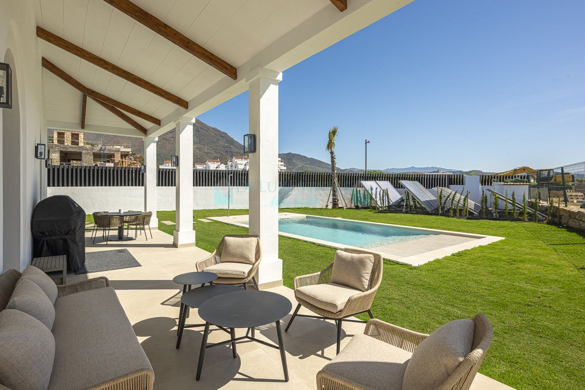 Villa for sale in Estepona