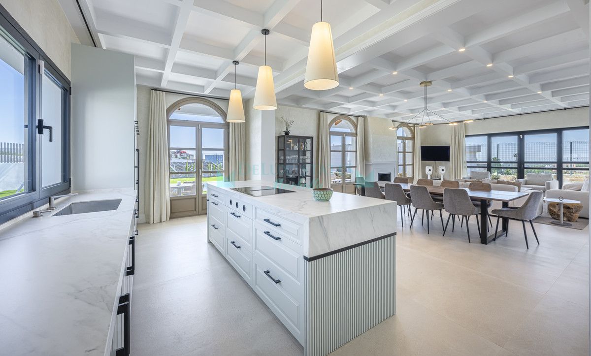 Villa for sale in Estepona