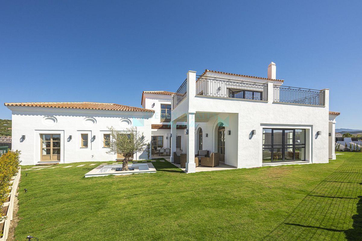 Villa for sale in Estepona