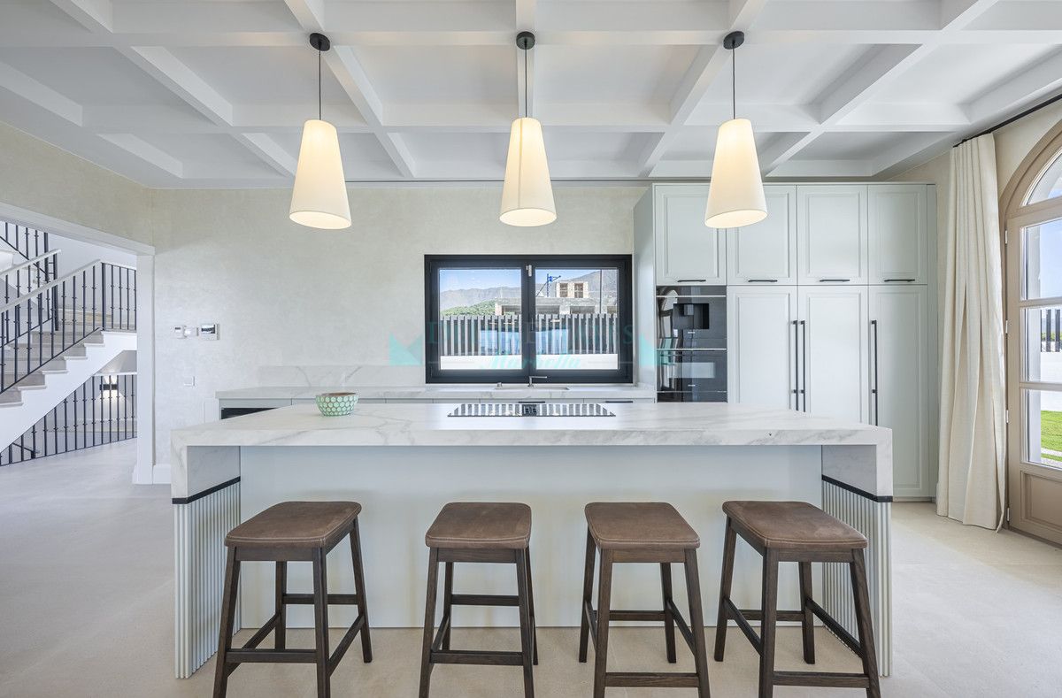 Villa for sale in Estepona