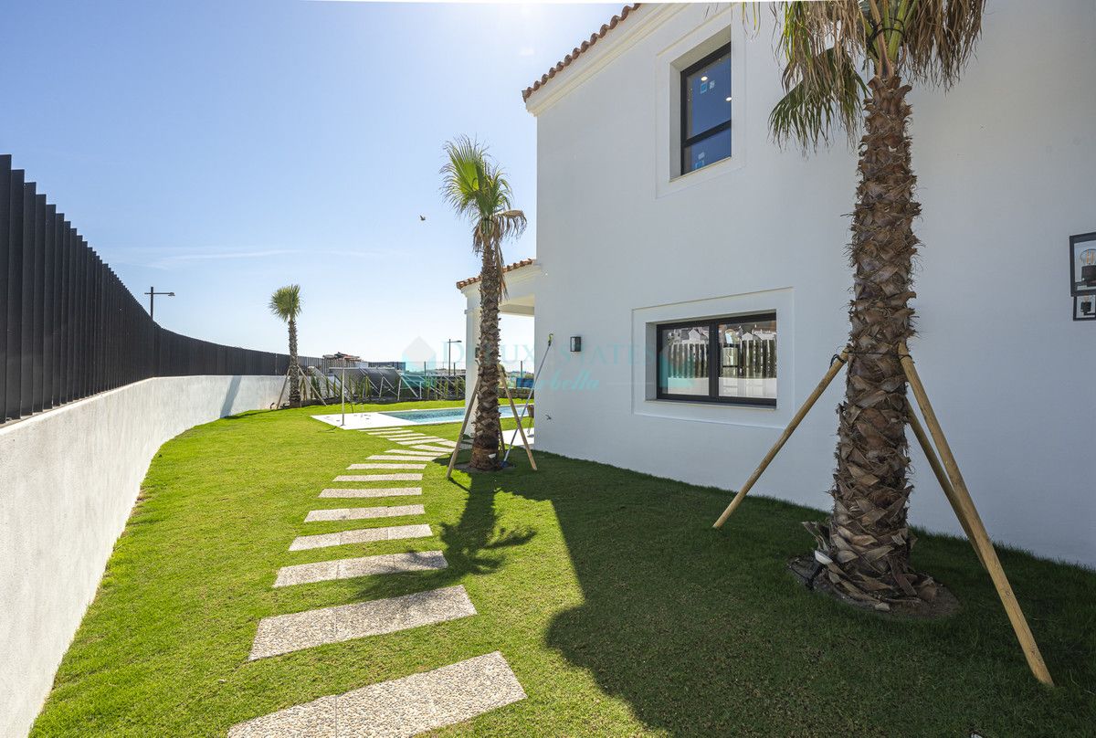 Villa for sale in Estepona