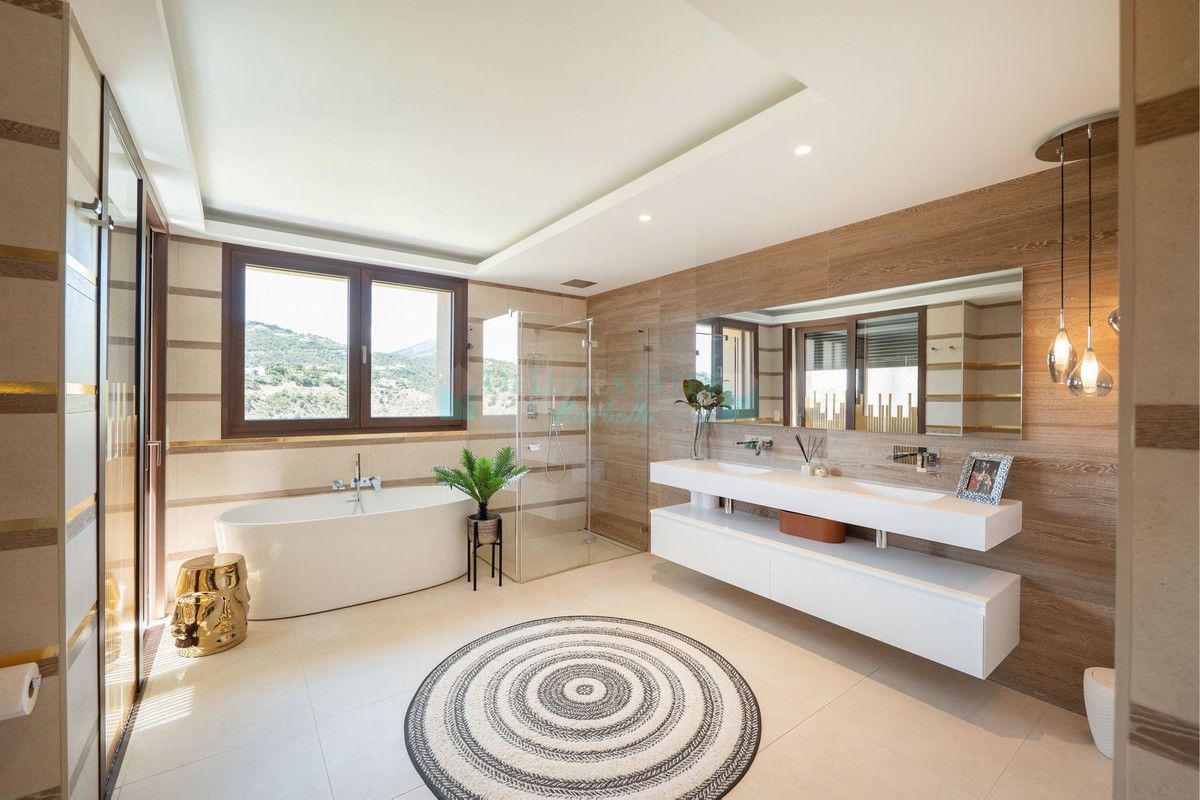 Penthouse for sale in La Quinta, Benahavis