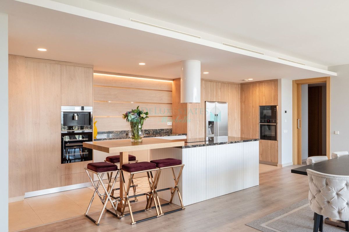 Penthouse for sale in La Quinta, Benahavis