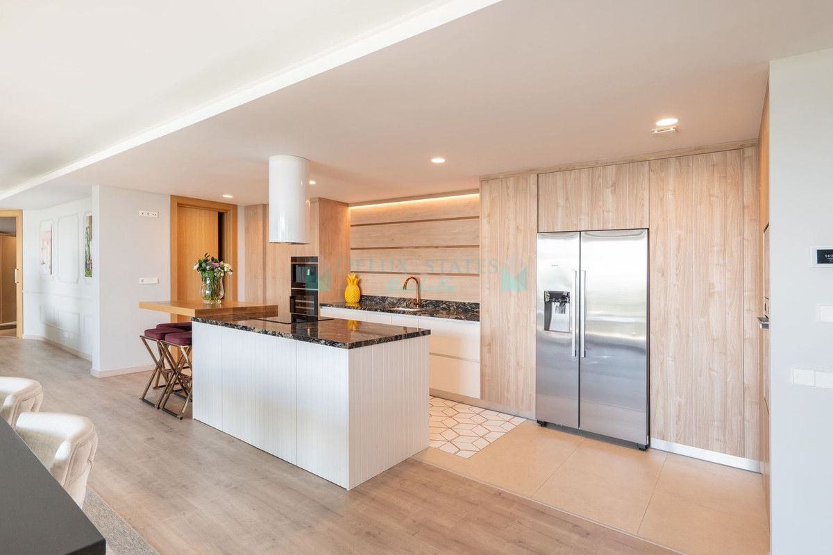 Penthouse for sale in La Quinta, Benahavis