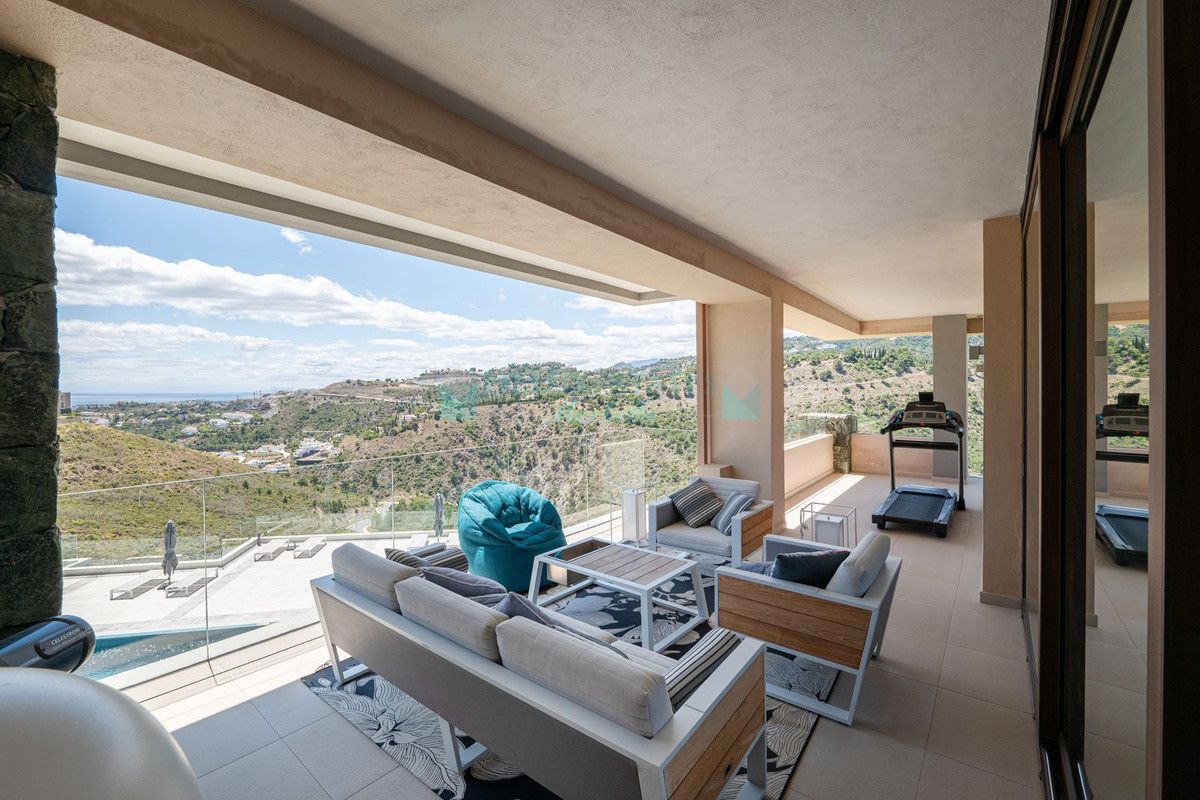 Penthouse for sale in La Quinta, Benahavis