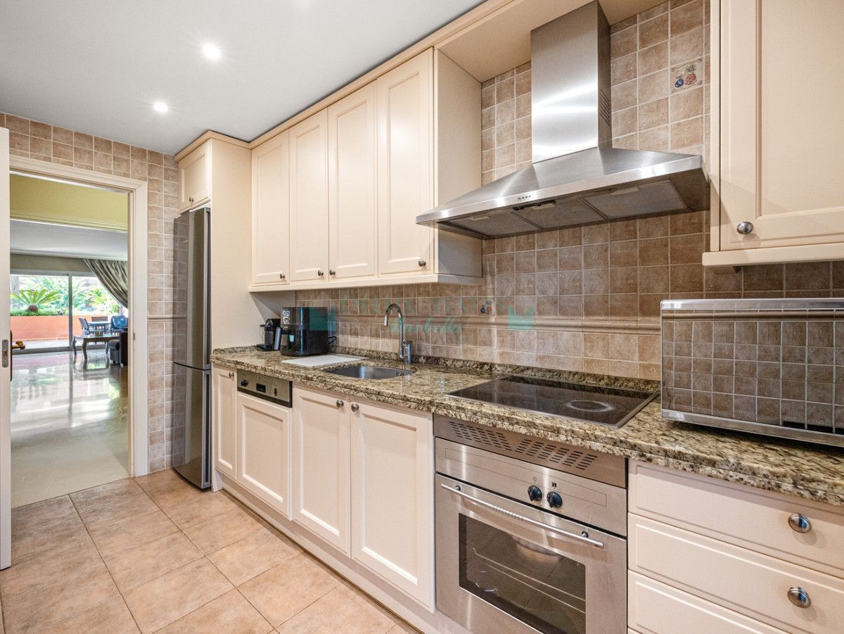 Ground Floor Apartment for sale in Marbella - Puerto Banus