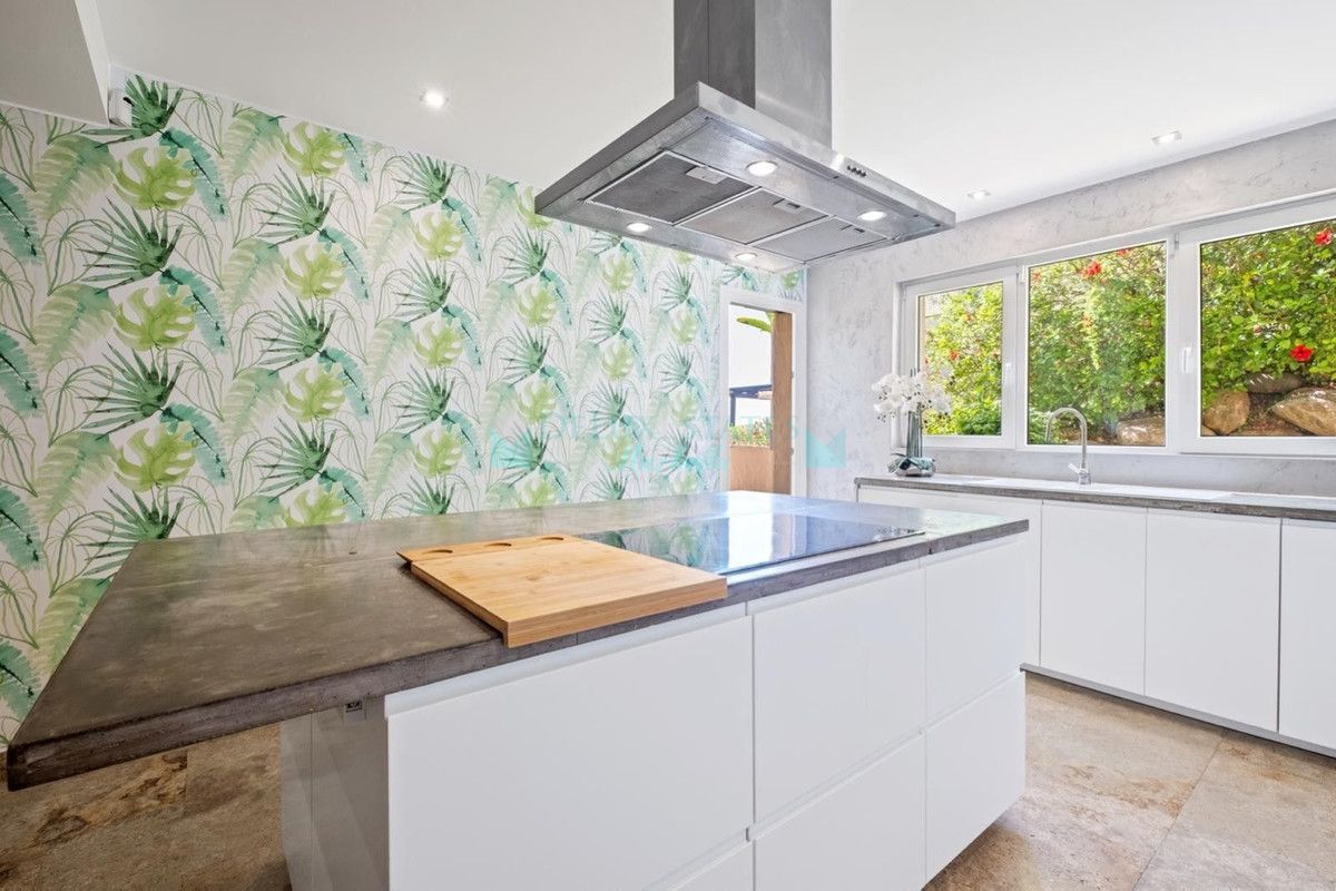 Ground Floor Apartment for sale in Marbella Golden Mile