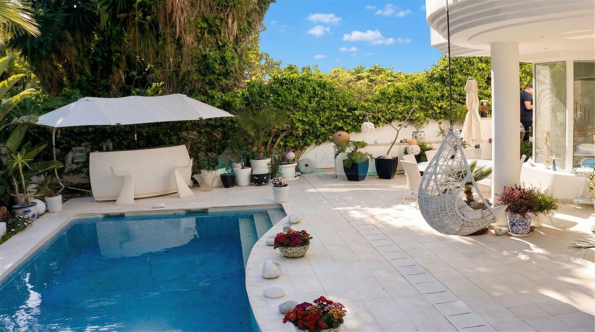 Villa for sale in New Golden Mile, Estepona