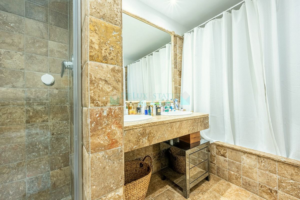 Ground Floor Apartment for sale in Estepona