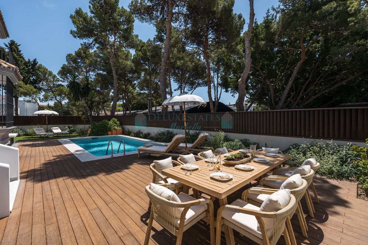 Villa for sale in Nueva Andalucia