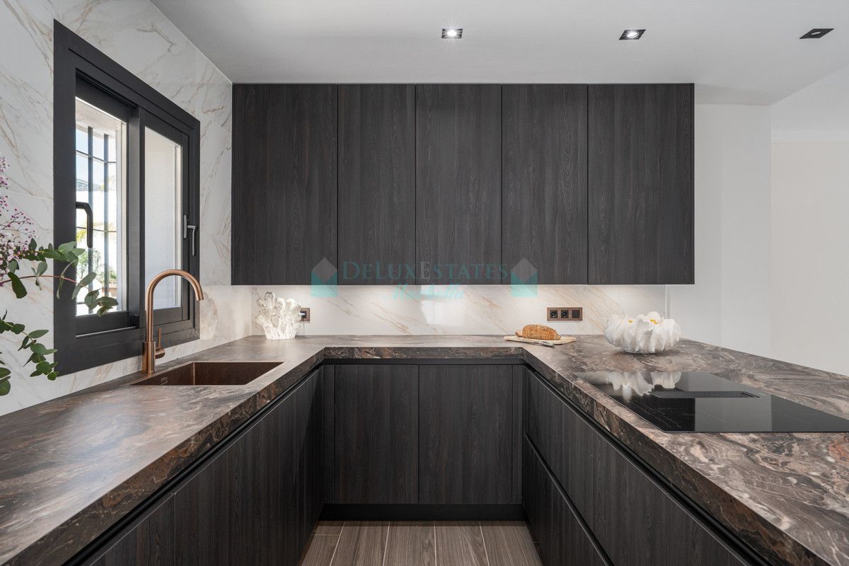 Villa for sale in Nueva Andalucia