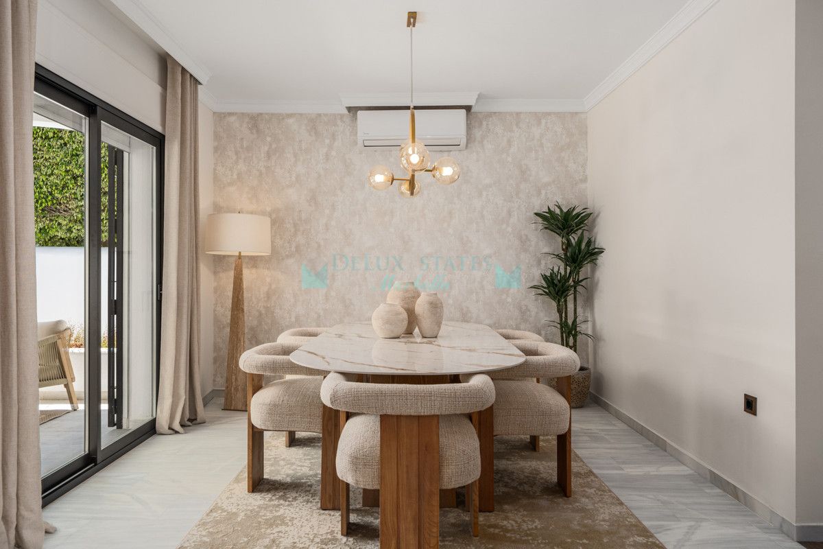 Villa for sale in Nueva Andalucia