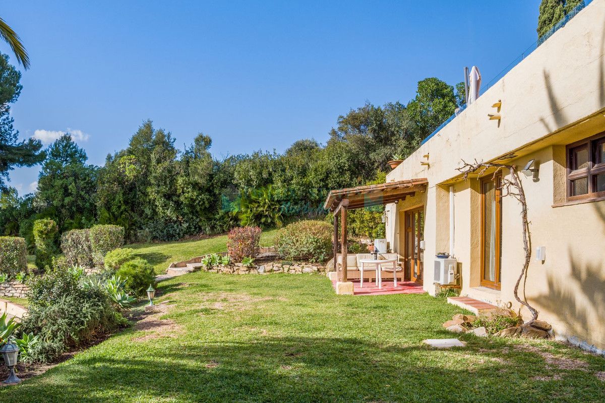 Villa for sale in Estepona