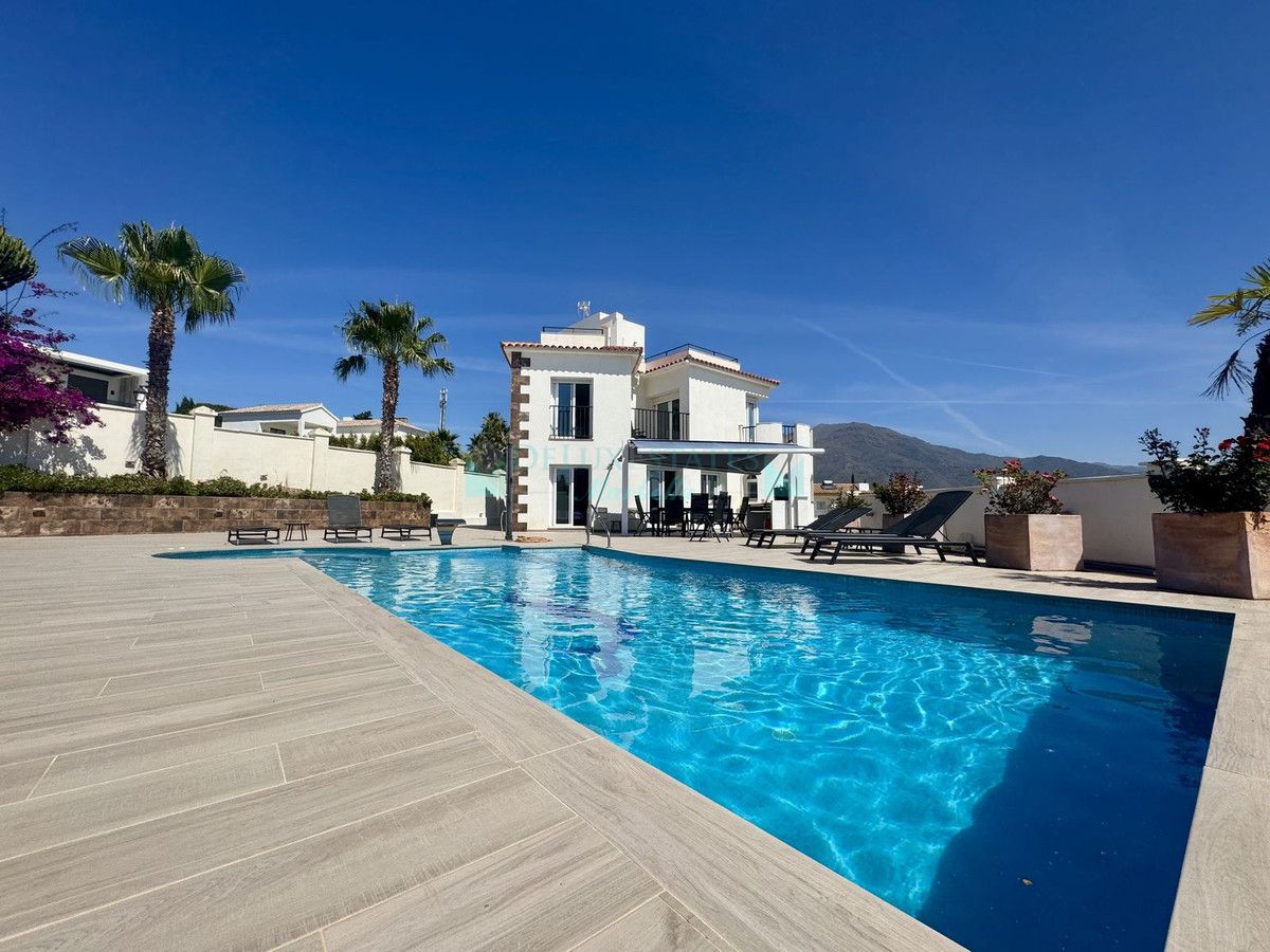 Villa for sale in Estepona