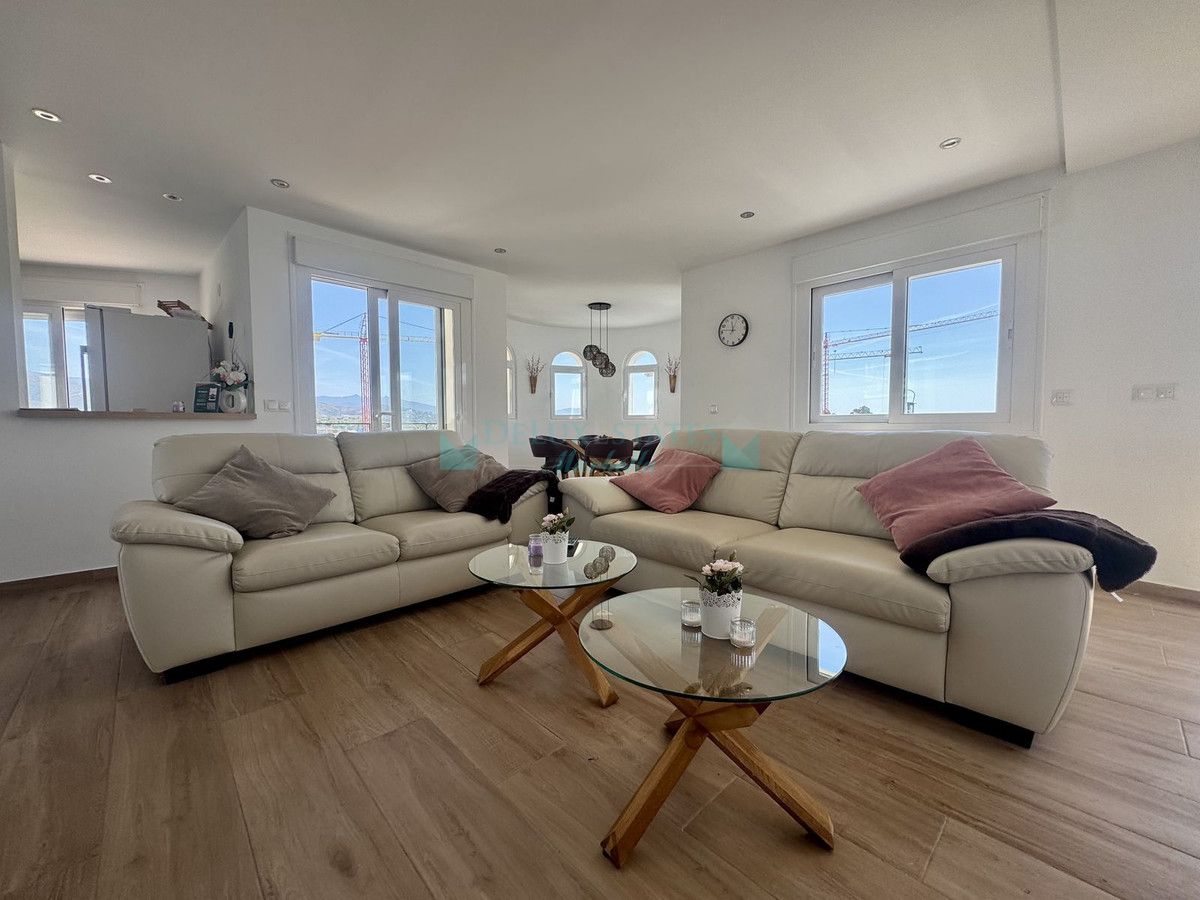 Villa for sale in Estepona