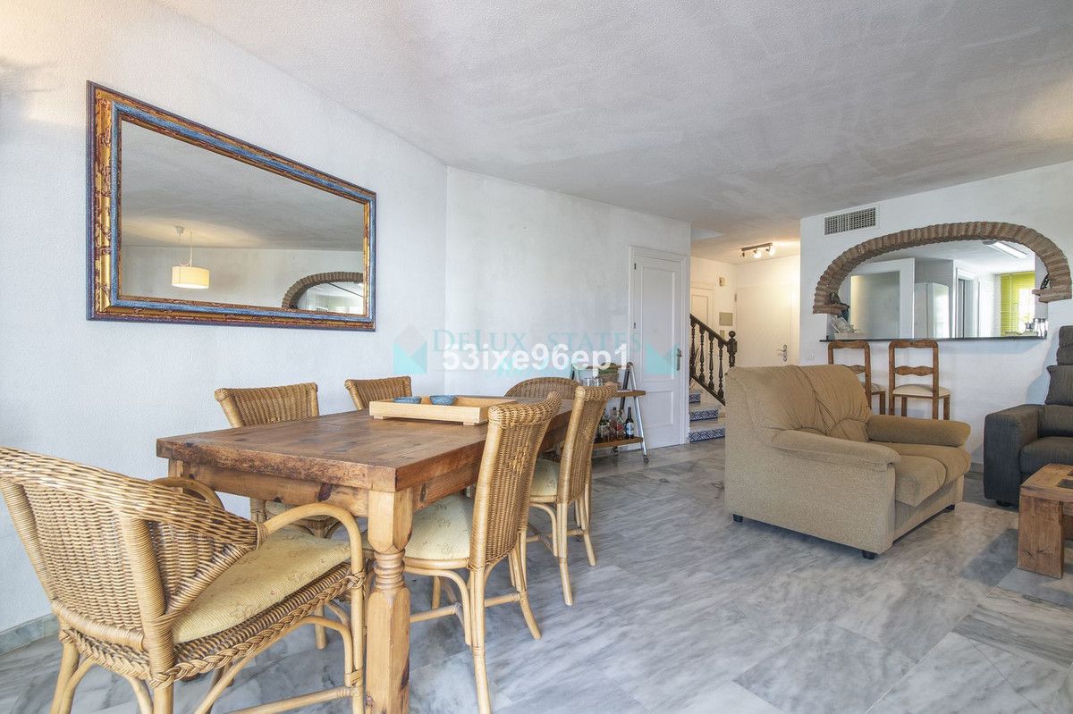 Town House for sale in Estepona