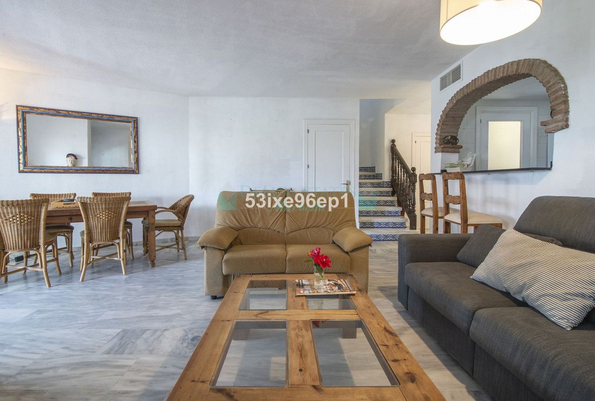 Town House for sale in Estepona