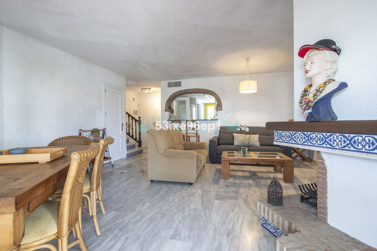 Town House for sale in Estepona