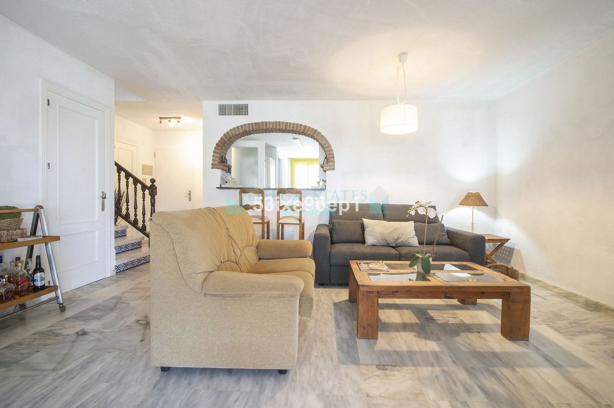 Town House for sale in Estepona