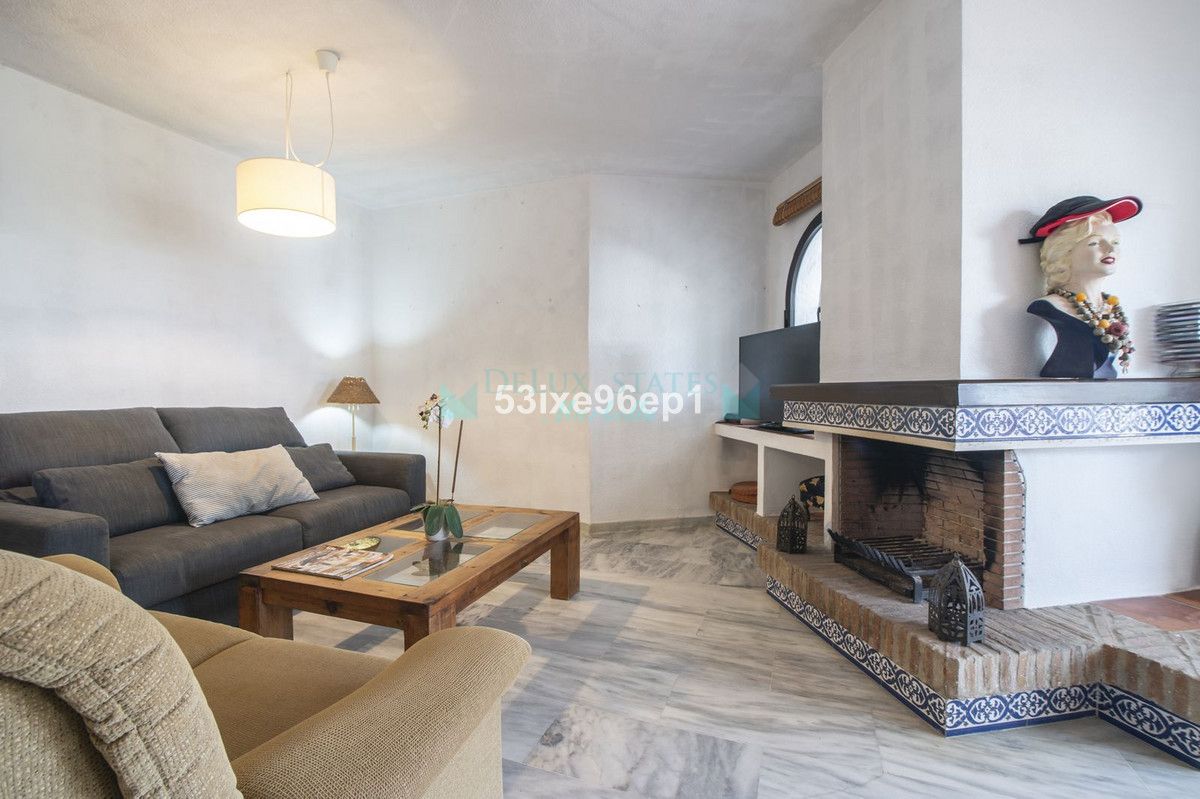 Town House for sale in Estepona