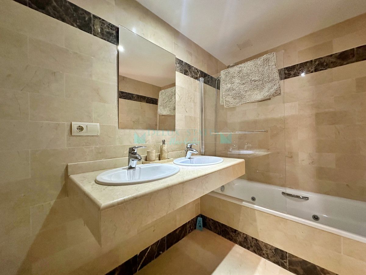 Town House for sale in Benahavis