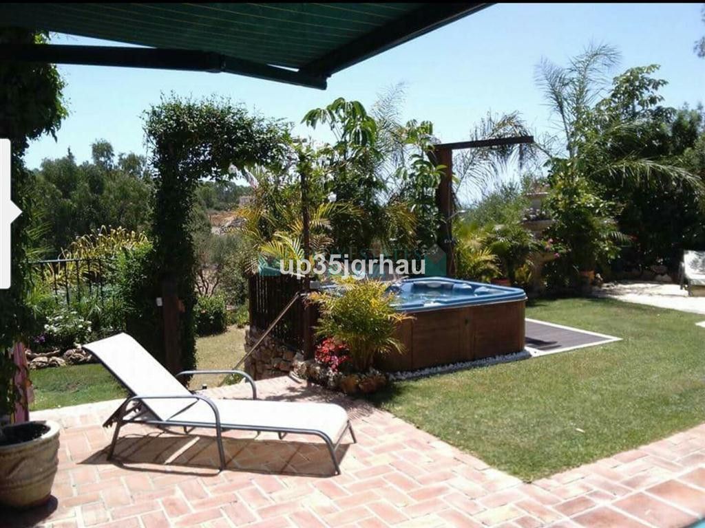 Ground Floor Apartment for sale in Estepona