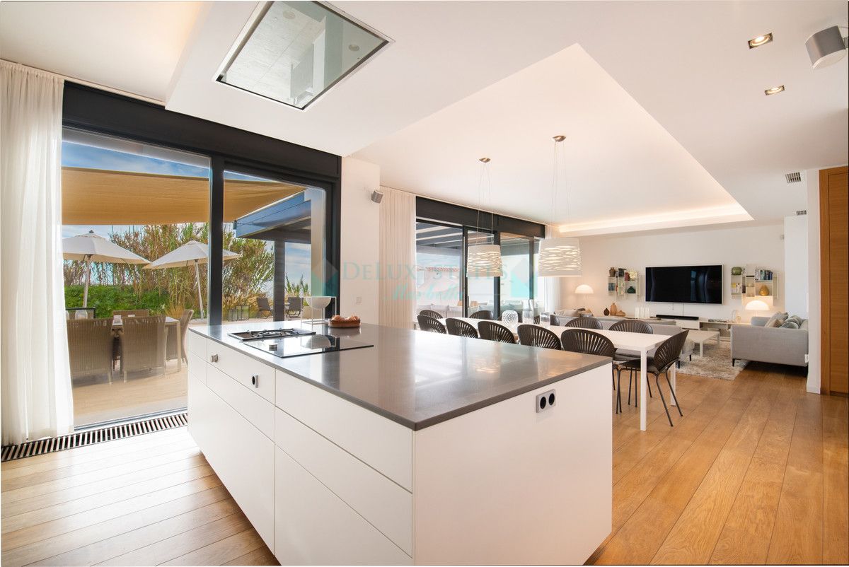 Villa en alquiler en Costabella, Marbella Este