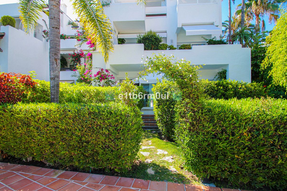 Ground Floor Apartment for sale in Marbella Golden Mile