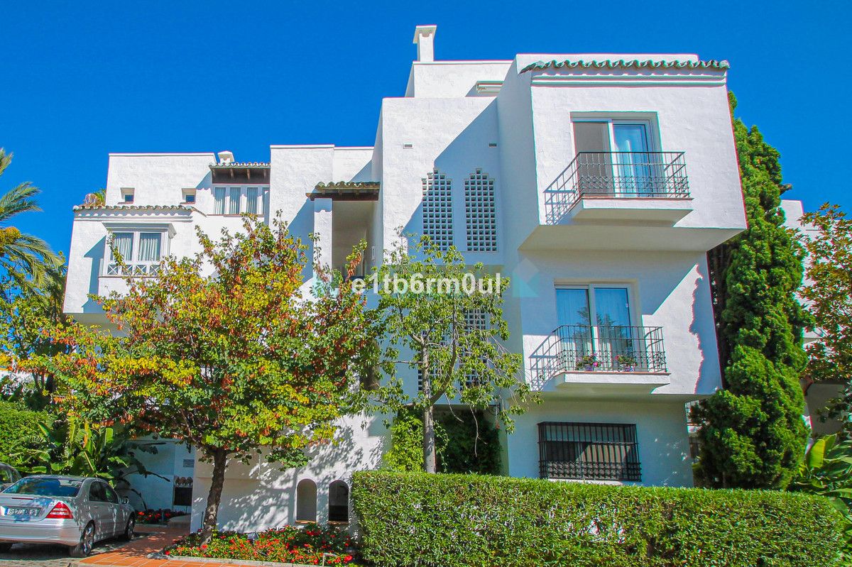 Ground Floor Apartment for sale in Marbella Golden Mile