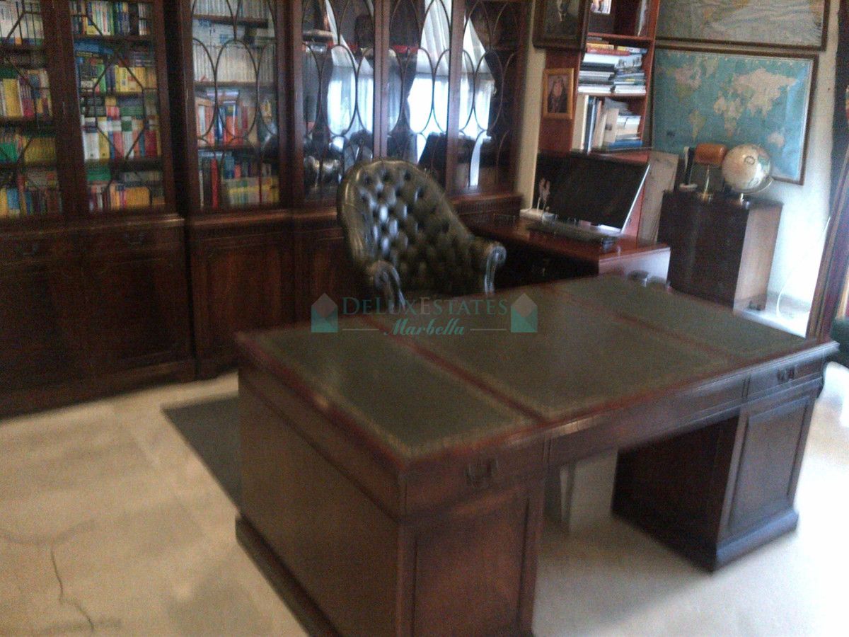 Office for sale in Marbella - Puerto Banus