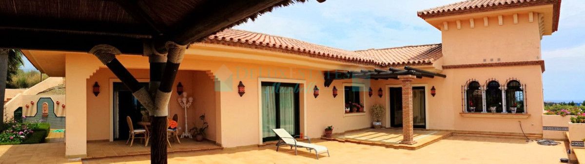 Villa for sale in Estepona