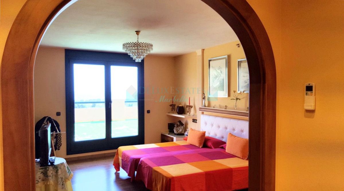 Villa for sale in Estepona