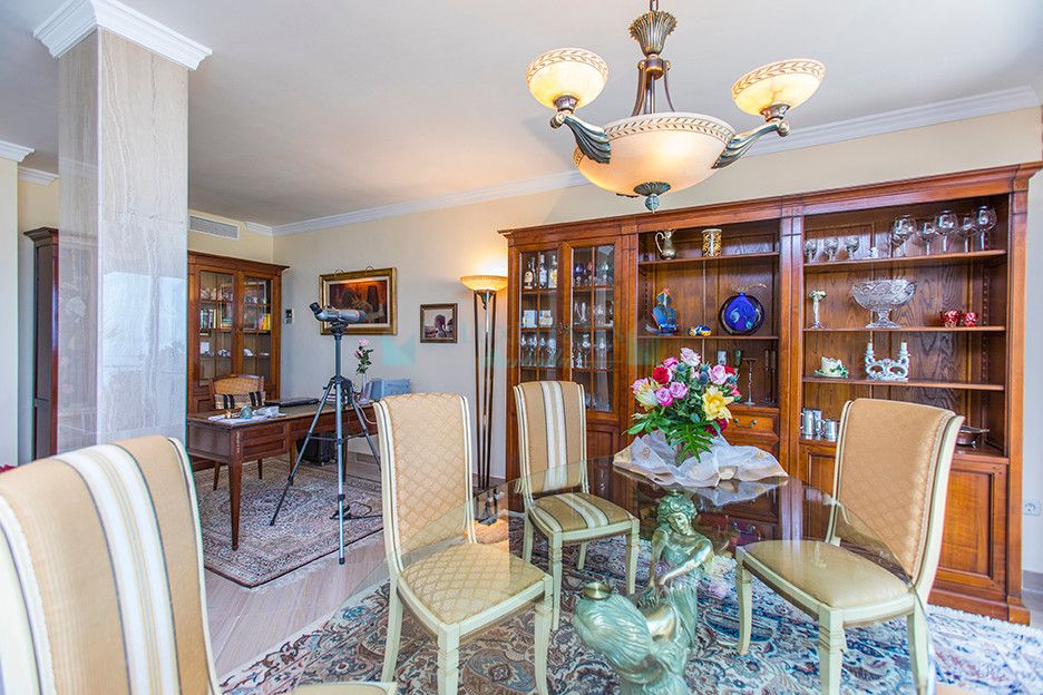 Penthouse for sale in Elviria, Marbella East