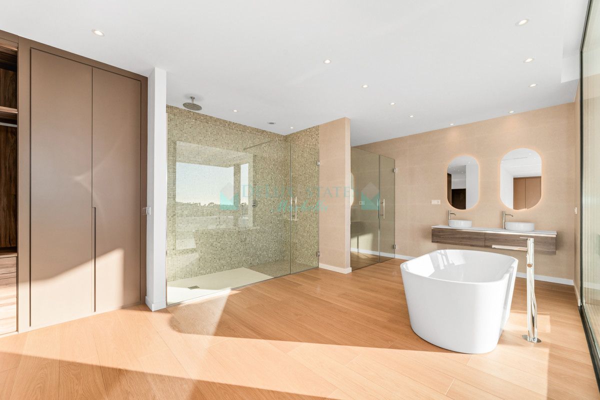 Villa for sale in Benahavis