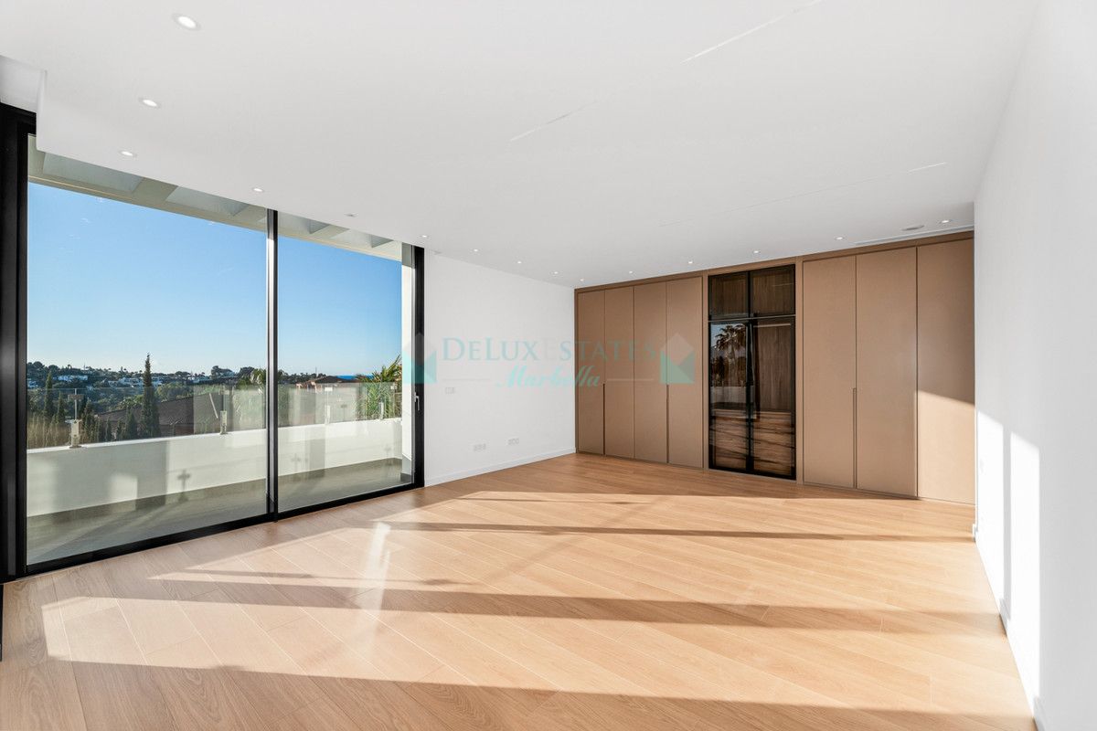 Villa for sale in Benahavis