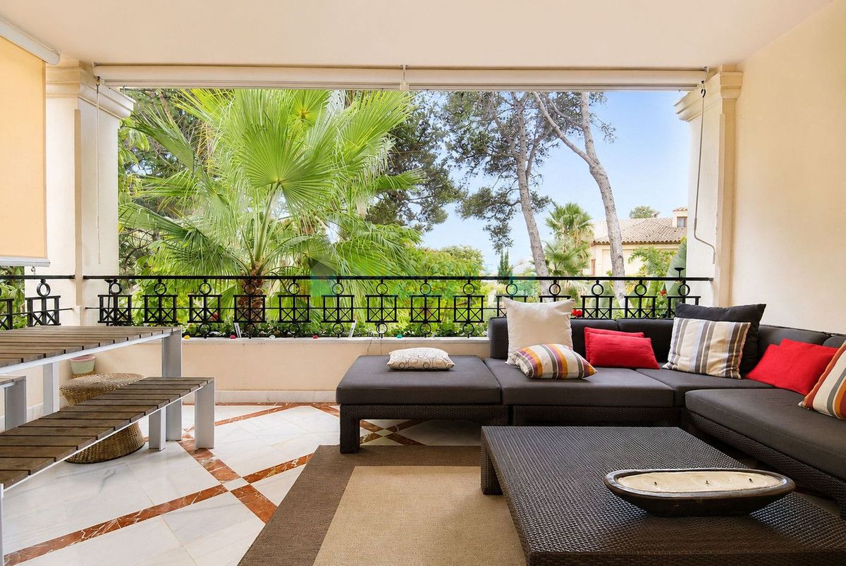 Apartamento en venta en Los Monteros, Marbella Este