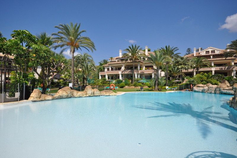 Apartamento en venta en Los Monteros, Marbella Este