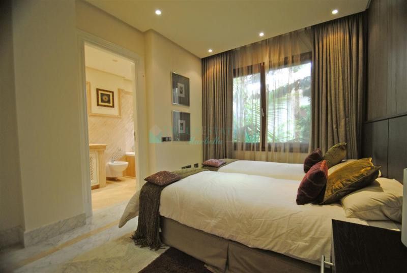 Apartamento en venta en Los Monteros, Marbella Este