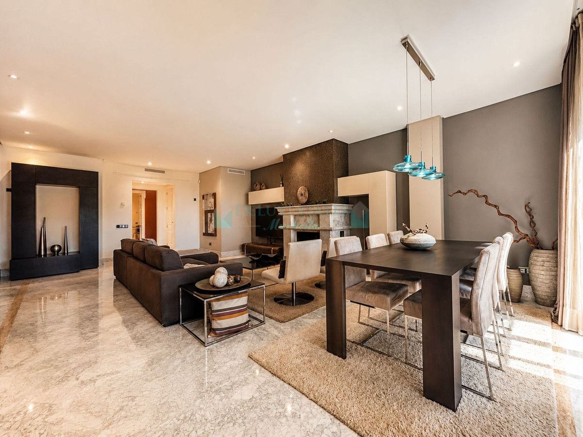 Apartamento en venta en Los Monteros, Marbella Este
