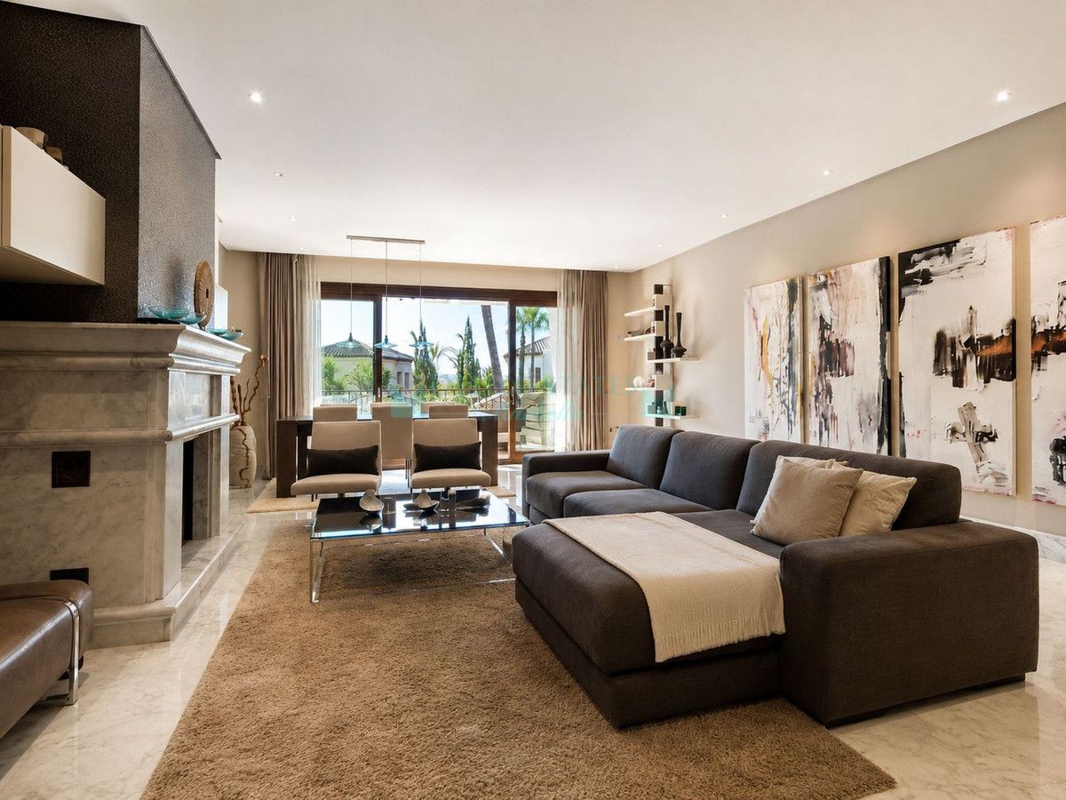 Apartamento en venta en Los Monteros, Marbella Este