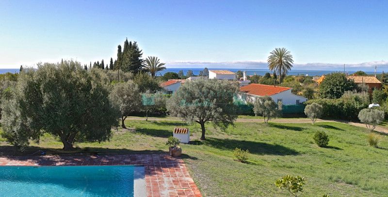 Villa for sale in Elviria, Marbella East
