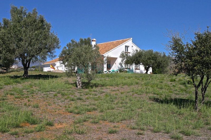 Villa for sale in Elviria, Marbella East