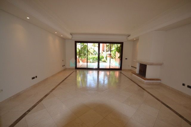 Town House for sale in Marbella Golden Mile
