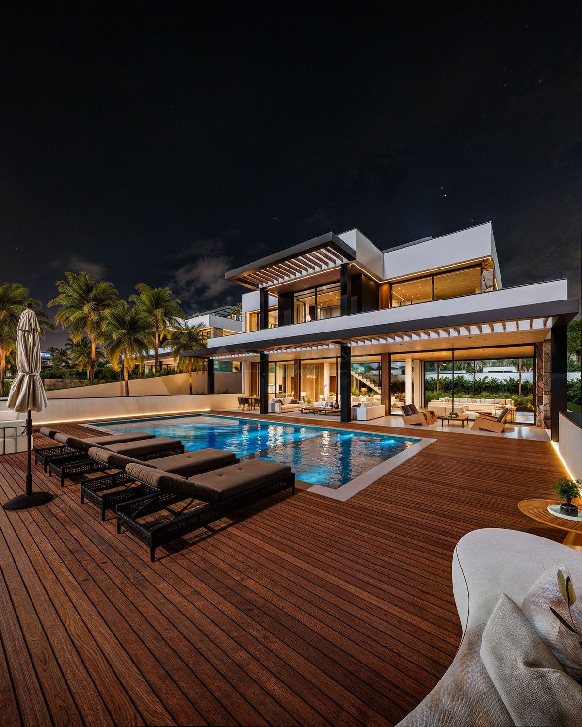 Villa for sale in New Golden Mile, Estepona