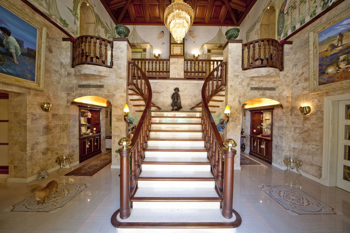 Villa for sale in Marbella - Puerto Banus