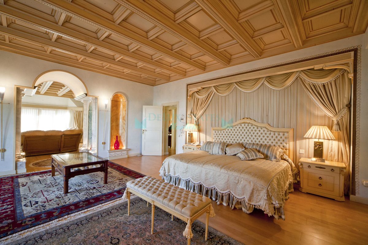 Villa for sale in Marbella - Puerto Banus