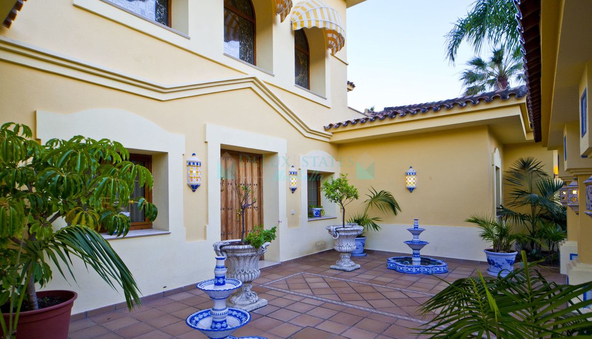 Villa for sale in Marbella - Puerto Banus