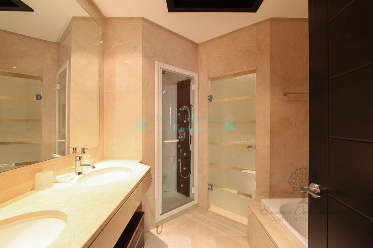 Ground Floor Apartment for sale in Marbella - Puerto Banus