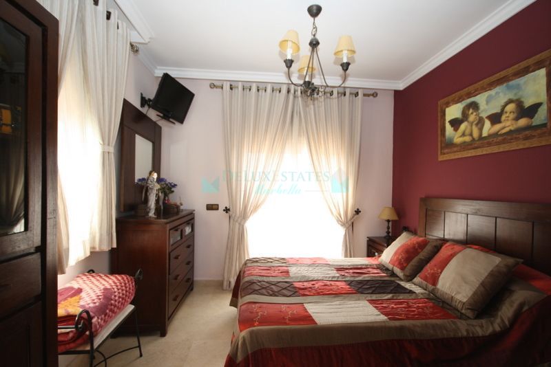 Villa for sale in Las Chapas, Marbella East